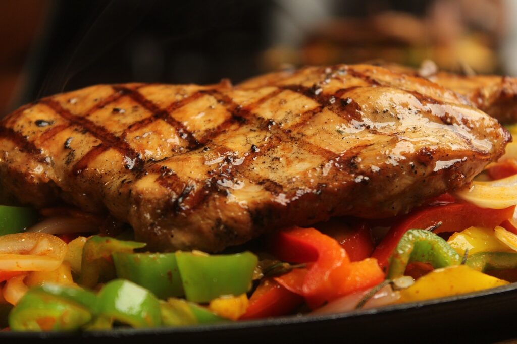 grilled chicken, vegetables, chicken breast, meal, dish, food, stuffed, breakfast, lunch, grilled chicken, chicken breast, chicken breast, chicken breast, chicken breast, chicken breast-7344499.jpg