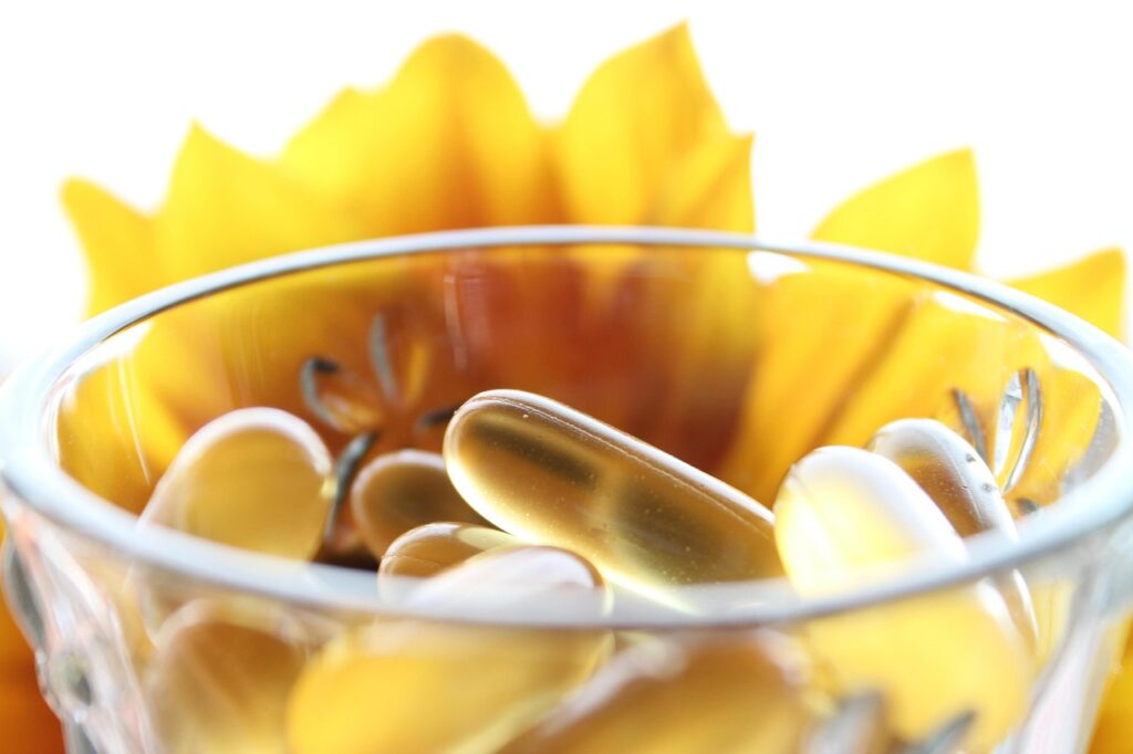 naturheilkunde, kapseln, capsule, health, medicine, remedy, supplement, healthcare, vitamin, medication, therapy, treatment, care, medicinal, colorful-1738223.jpg
